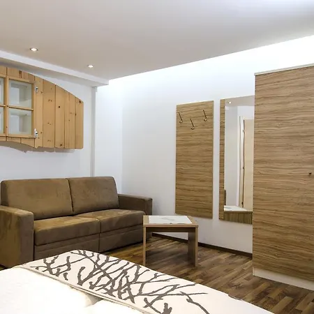 Διαμέρισμα Ambiente Ισγκλ